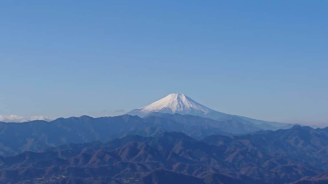 末野卓磨さんのインスタグラム写真 - (末野卓磨Instagram)「めちゃくちゃ綺麗です。  陣馬山からの富士山  #富士山」12月14日 9時27分 - takuma_sueno