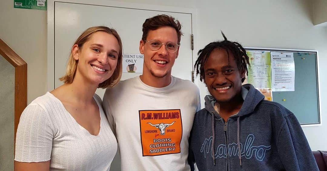 のインスタグラム：「So grateful to our Dolphins for supporting Holen when he needs it most 💛 • It’s been three weeks since Holen was diagnosed with a rare type of blood cancer, and rushed to Brisbane for lifesaving treatment. Thanks to all those who’ve donated so far, it really will make a difference to saving this young person’s life. •Follow the link in my bio to donate 🙏🏼 •Tomorrow is Holen’s 20th birthday, drop your well wishes below (or DM me) and we will surprise Holen with them tomorrow 🎉🎉 🎉」