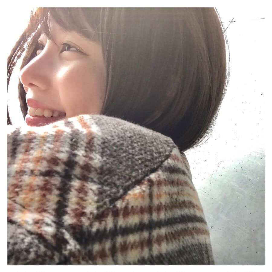 金城茉奈さんのインスタグラム写真 - (金城茉奈Instagram)「おはようございますっ！ 今日も寒いけど晴れてるからか気持ちいい朝だね😌 今週末も皆さんにとっていい週末になりますように。#おはようございます #me」12月14日 10時17分 - mn75aa