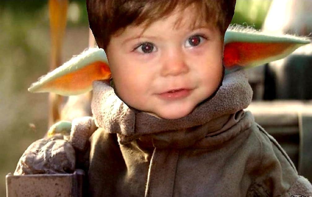 ジェイコブ・トレンブレイさんのインスタグラム写真 - (ジェイコブ・トレンブレイInstagram)「Baby Yoda who?!」12月14日 10時26分 - jacobtremblay