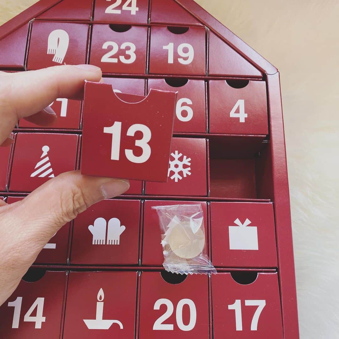 山田稔明さんのインスタグラム写真 - (山田稔明Instagram)「クリスマスはスヌーピーのイメージ。山田さんに似てると思って、と誕プレにいただいた人形。さあ、GOMES THE HITMAN14年9ヶ月ぶり新作『memori』発売まであと11日。 #GTH_memori」12月14日 10時45分 - toshiakiyamada