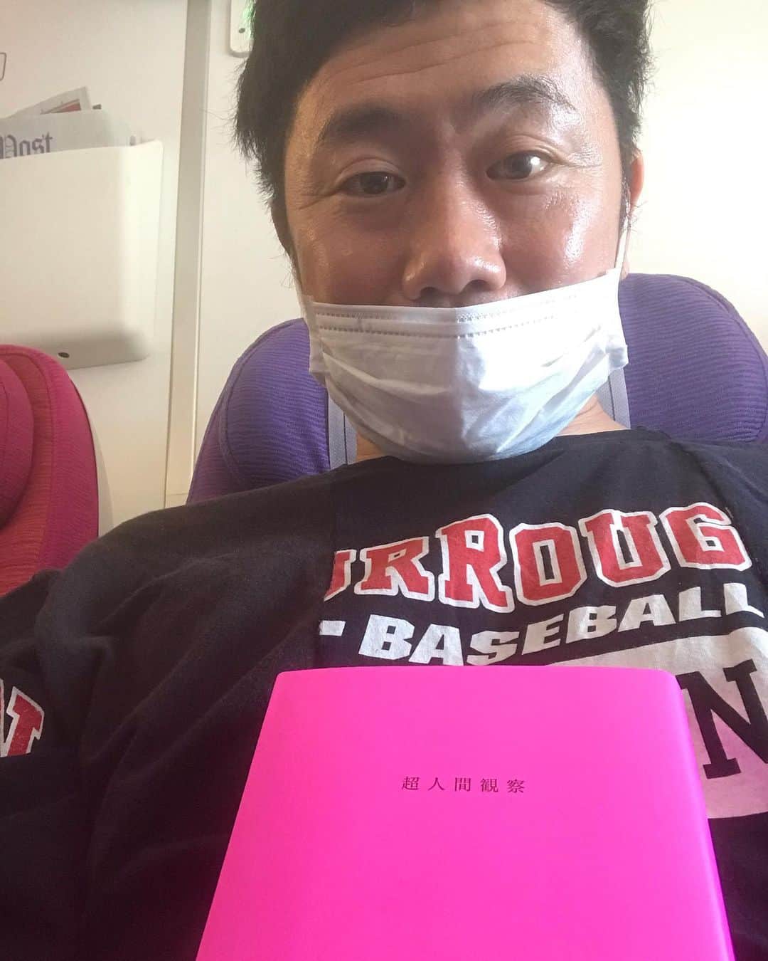 吉田裕さんのインスタグラム写真 - (吉田裕Instagram)「今からタイに行ってまいります！ 新喜劇のワールドツアーです！ 飛行機のお供は、モンスターエンジン西森君の本。超人間観察です。この日記を読んでどんだけおもろい日々送ってるねんと思った。日々起きてる事を僕もしっかり観察してみようとおもった。 皆さんも是非！！ #超人間観察 #土曜日は吉本新喜劇 #モンスターエンジン」12月14日 10時55分 - y.yutaka