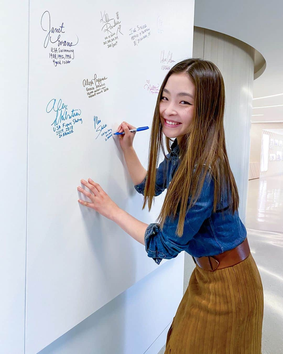 マイア・シブタニさんのインスタグラム写真 - (マイア・シブタニInstagram)「Got special permission to write on a wall. Thanks, @janet_evans! ☀️🌴❤️」12月14日 10時48分 - maiashibutani