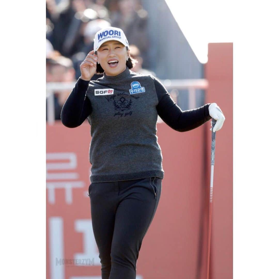 エイミー・ヤンのインスタグラム：「• LPGA 투어 동료이자 귀요미 후배 @hyang2golf 의 지목을 받아 좋은 일에 동참하게 되었습니다.  마인드 스마일 첼린지는 아이들에게 밝은 웃음이 전달되었으면 하는 마음에 시작하게 되었습니다. 환하게 웃는 사진을 SNS에 올려야 “제주 특별 자차지도 백혈병소아암협회에 마인드 휘트니스가 게시글 한 건당 1,000원씩 측정하여 기부금을 모아 기부하려 한다 합니다.  기간 11월 25일~ 12월 14일 까지  참여 방법:  Step 1: 웃는 사진과 함께 게시글 사진을 올려주셔야 합니다.  Step2: 48시간 이내에 게시글을 올려주셔야 합니다.  Step3: 마인드 필수!! 해시태그 필수!! • 좋은 일에 함께 해주실 거죠?◡̈ @hanajang754  @kimsoyoung2_official  @ohchaea  #제주특별자치도백혈병소아암협회 #마인드스마일챌린지 #마인드휘트니스 #기부캠페인 #여러분과함께합니다」