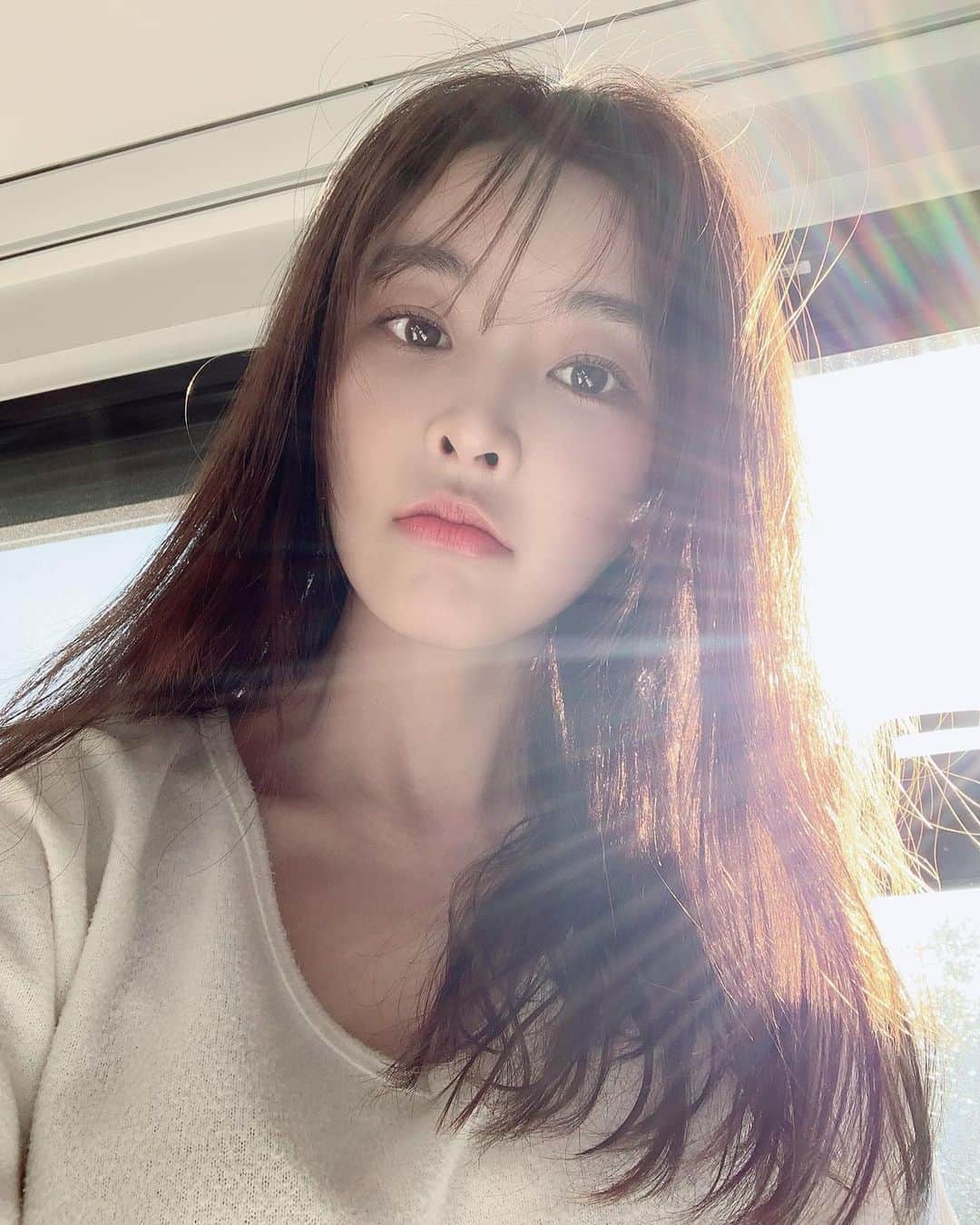 チョン・ユミのインスタグラム：「오늘은 따뜻하려나아.☀️」
