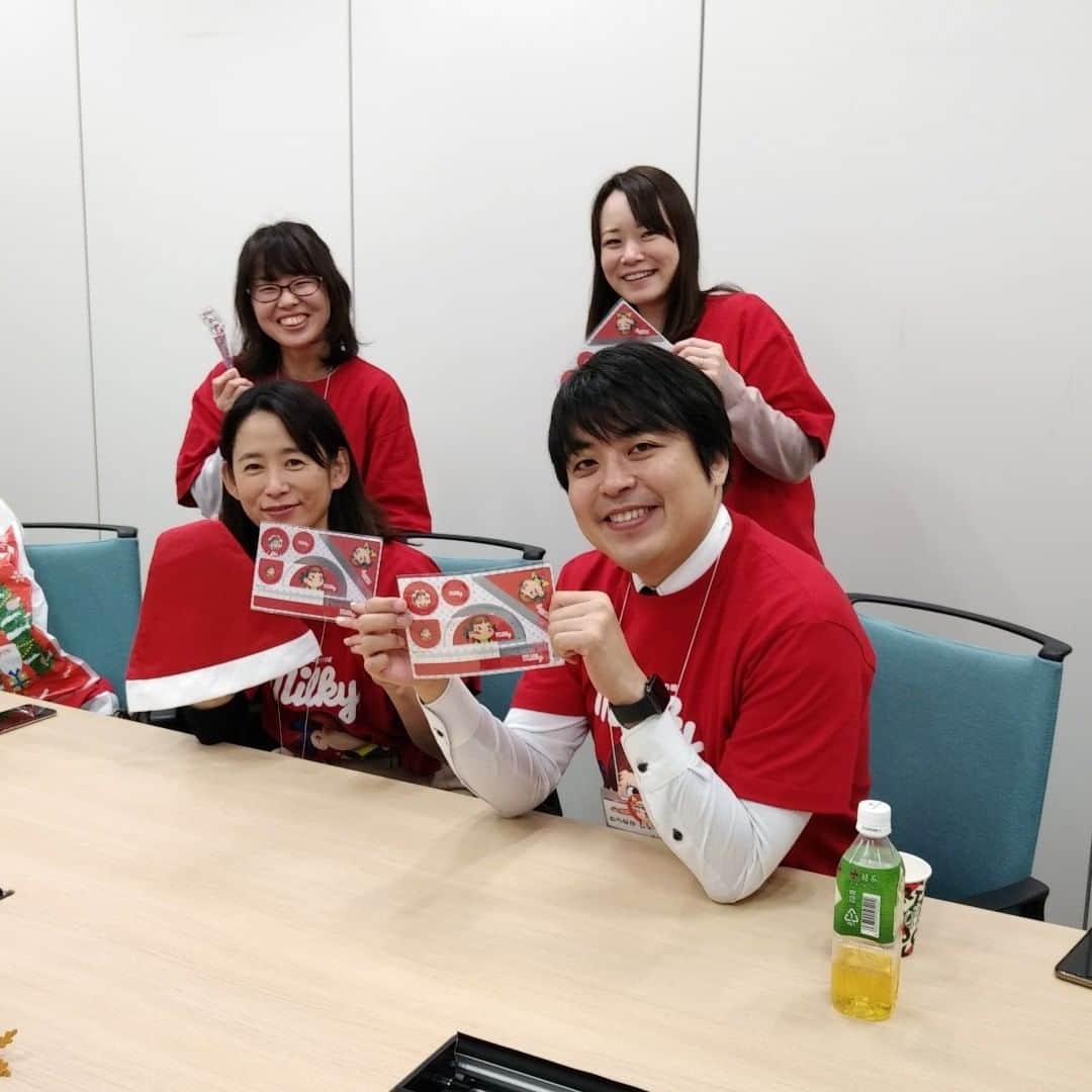 日本将棋連盟 女流棋士会のインスタグラム：「お詫びにこちらの写真も載せます(笑) 午後もペコちゃんTシャツで頑張ります(^^*) （貞升）  #ペコちゃん将棋教室」