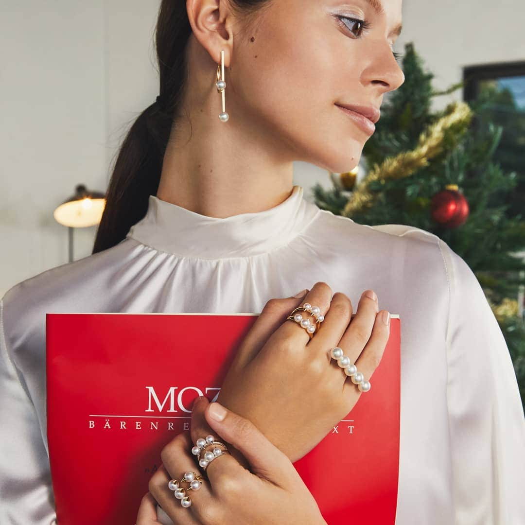 TASAKIさんのインスタグラム写真 - (TASAKIInstagram)「TASAKI's pearl jewelleries are good matches with chic and glamorous outfit. Create a mature and classic mood with a sense of fun. #TASAKI #Holiday #christmas2019 #TimelessChristmas #PearlySymphony #Holidaycollection #balancesignature #danger #kinetic #pearl #ring #earrings #Holidaygifts」12月14日 12時00分 - tasaki_intl