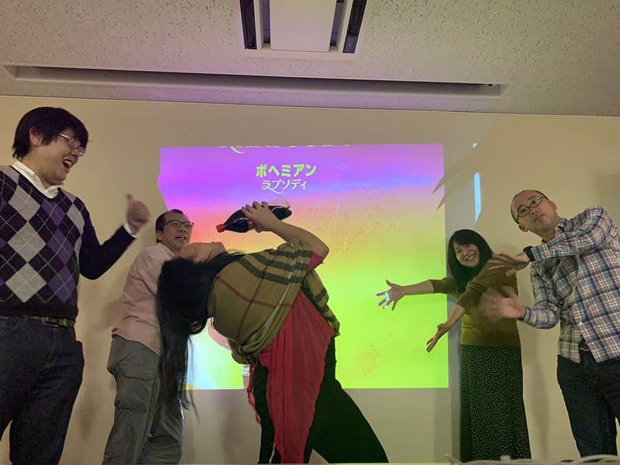 ベンチャーリパブリックのインスタグラム：「映画部 with タコス 美味しすぎて写真撮影前に完食！  #venturerepublic #nishiazabu #ベンチャーリパブリック #西麻布 #部活 #タコス #映画部 #ボヘミアンラプソディー」