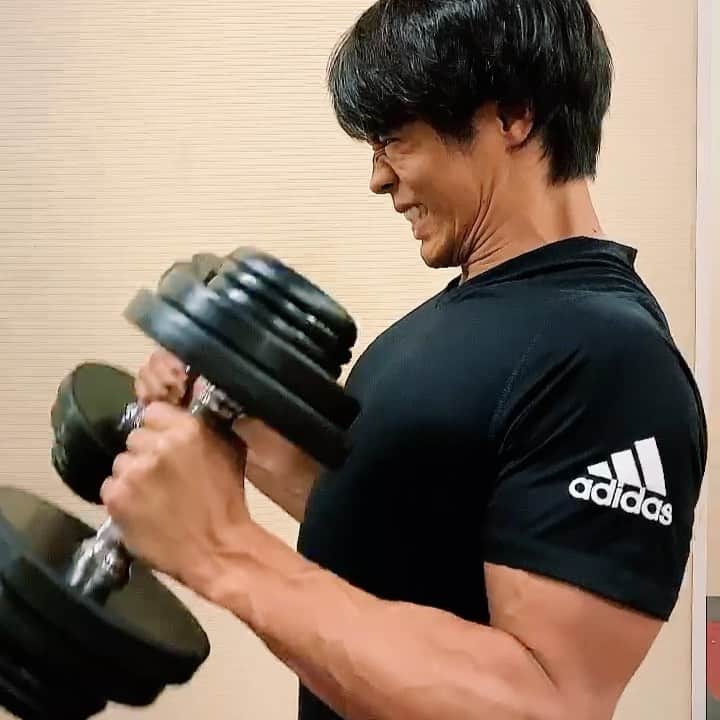 のインスタグラム：「#wintertraining #gym  #armcurls #musclepump #musclepain @adidastokyo」