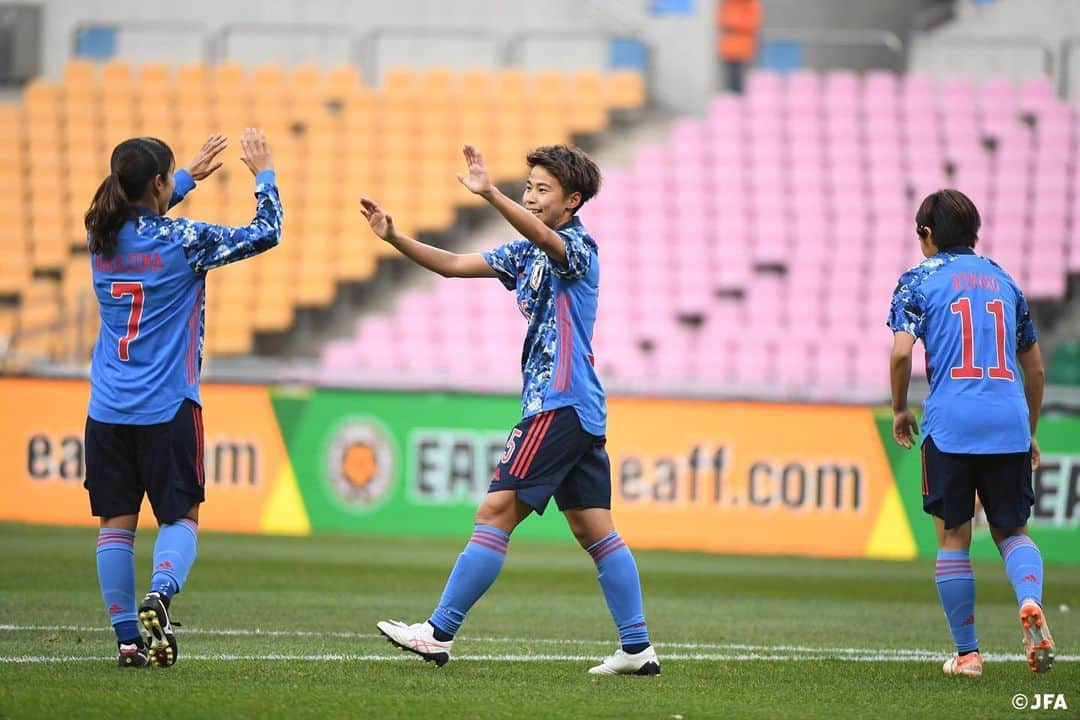 中島依美のインスタグラム：「EAFF E-1サッカー選手権2019決勝大会﻿ ﻿ vs中国🇨🇳﻿ ⚽️15:55 kick off﻿ 📺フジテレビ﻿ ﻿ @BUSAN GUDEOK STADIUM﻿ ﻿ 今日も応援よろしくお願いします！！」