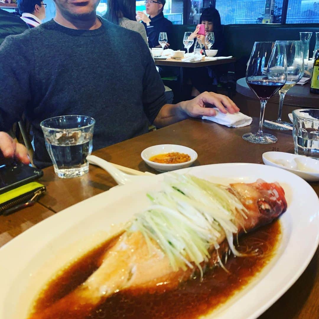 西田善太さんのインスタグラム写真 - (西田善太Instagram)「クリスピーチキンと白身魚の発酵煮は事前に予約しておくのだ。 #サウスラボ南方」12月14日 12時45分 - zentanishida
