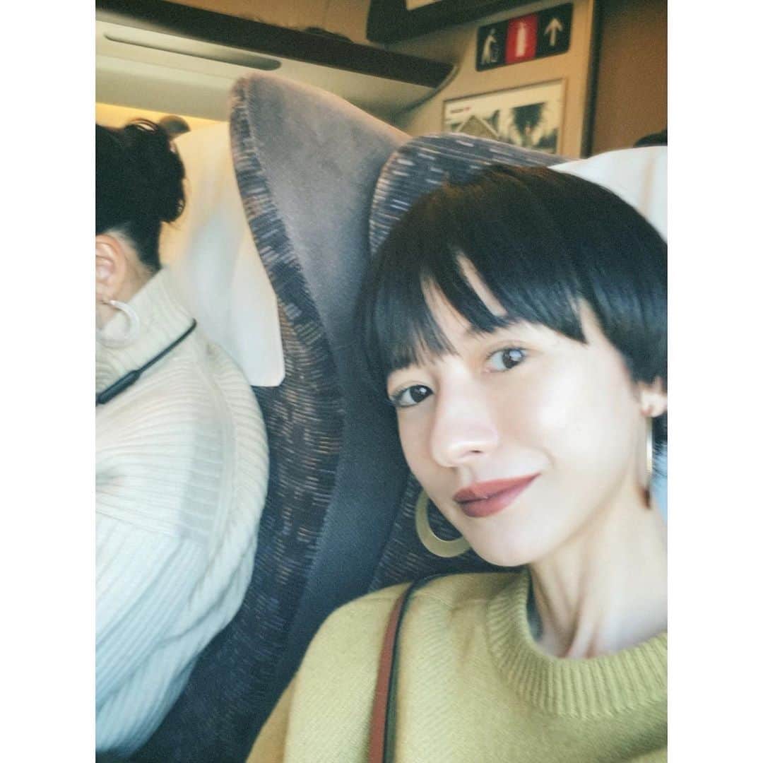 松本恵奈さんのインスタグラム写真 松本恵奈instagram 隣でaico爆睡してる 笑 もうすぐ着くからそろそろ起こそっ Clane 大阪 Popup 12月14日 13時34分 Ena1123