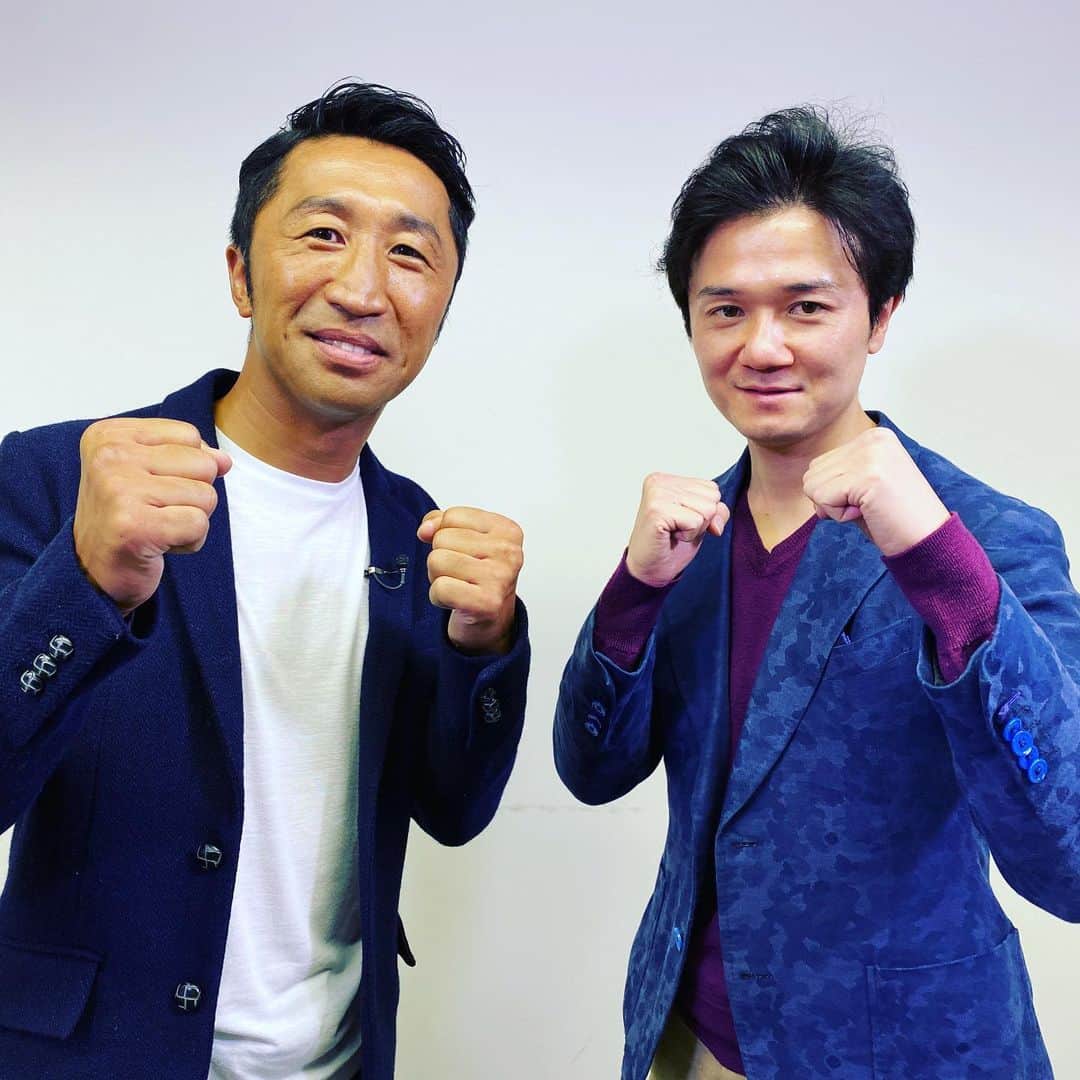 木村悠さんのインスタグラム写真 - (木村悠Instagram)「内藤大助さんに突撃取材！  年末のボクシング（井岡一翔、田中恒成戦）についてインタビュー  過去の試合を振り返りながら、2人の強さに迫りました。  もし、内藤さんが両者と戦うとしたら…  Yahooニュースに掲載するので、ご期待ください^_^  #ボクシング #boxing #トレーニング  #ボクサー  #世界チャンピオン #champion  #チャンピオン #木村悠 #二刀流 #boxer  #オンラインジム #Yahooニュース #内藤大助 #大晦日 #井岡一翔 #田中恒成 #年末」12月14日 13時39分 - kimura.yu