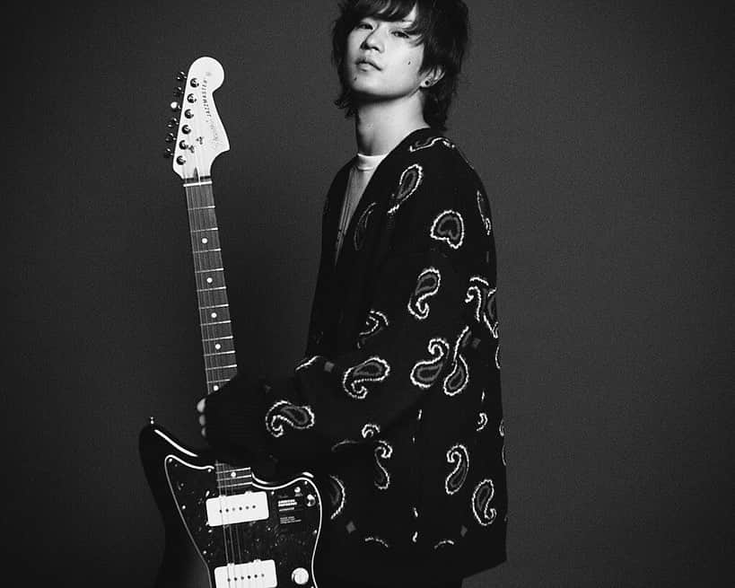 三原健司さんのインスタグラム写真 - (三原健司Instagram)「Fender 撮影  photo by 中野敬久　@hirohisanakano  音楽や広告など幅広く活躍するフォトグラファー中野敬久がアーティストとフェンダーの距離感を撮影、キュレーションする写真によるセッションコンテンツ。 映画 「Sing Street」の最期に映しだされたメッセージ, “For Brothers Everywhere” 全ての時代の永遠のギターキッズへ。中野敬久」12月14日 13時49分 - miharakenji