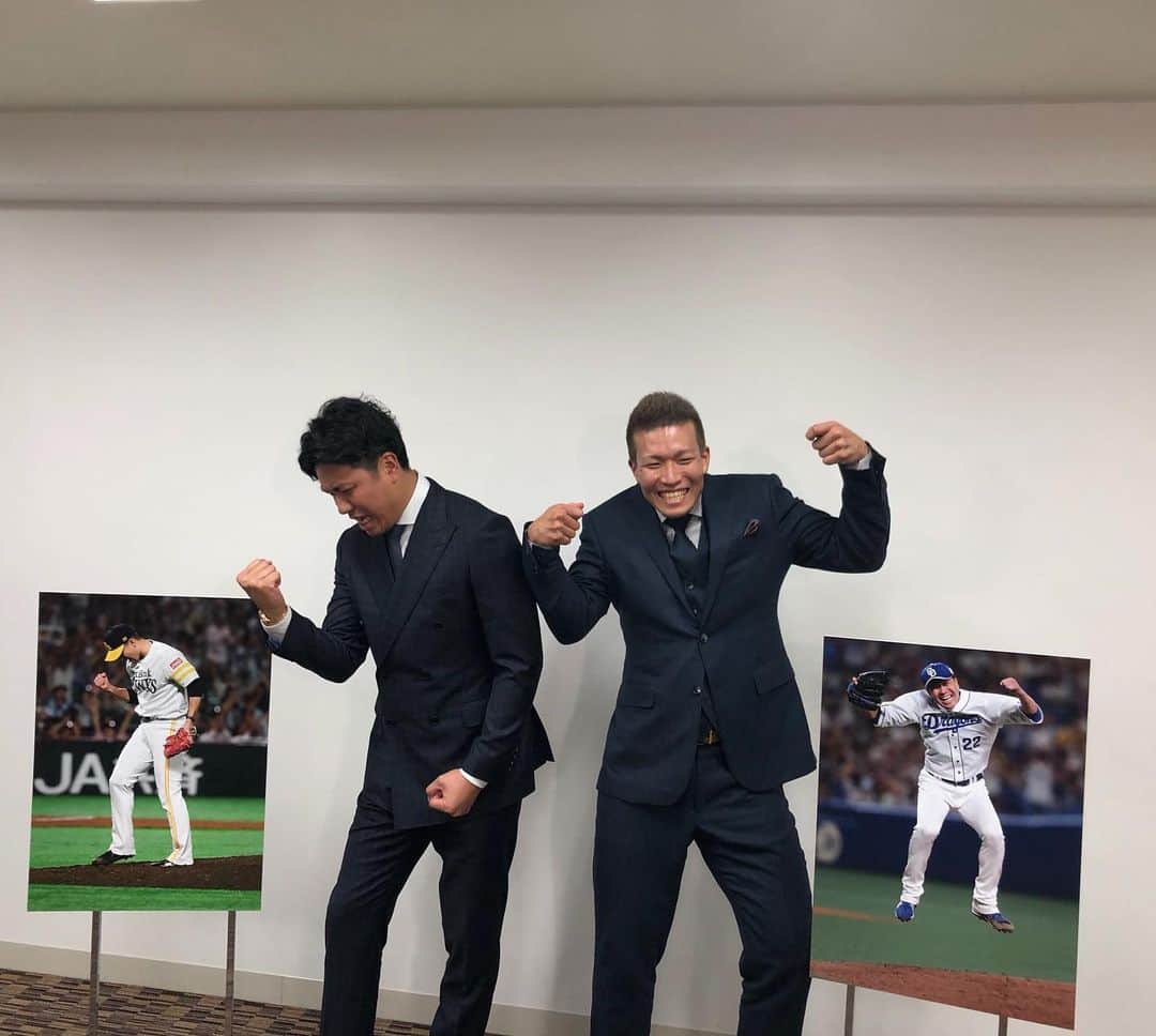 大野雄大のインスタグラム：「12月16日のフジテレビONEで千賀投手との ノーヒットノーラン談話が放送されます📺 写真はノーヒットノーラン達成時のポーズを逆にして撮りました😂 千賀投手のポーズはかっこいい、大野のポーズはダサいけどおいしい…  どっちもイイネ🤣💡笑 是非観てください〜🙇‍♂️ #千賀滉大　#大野雄大　#ノーヒットノーラン」