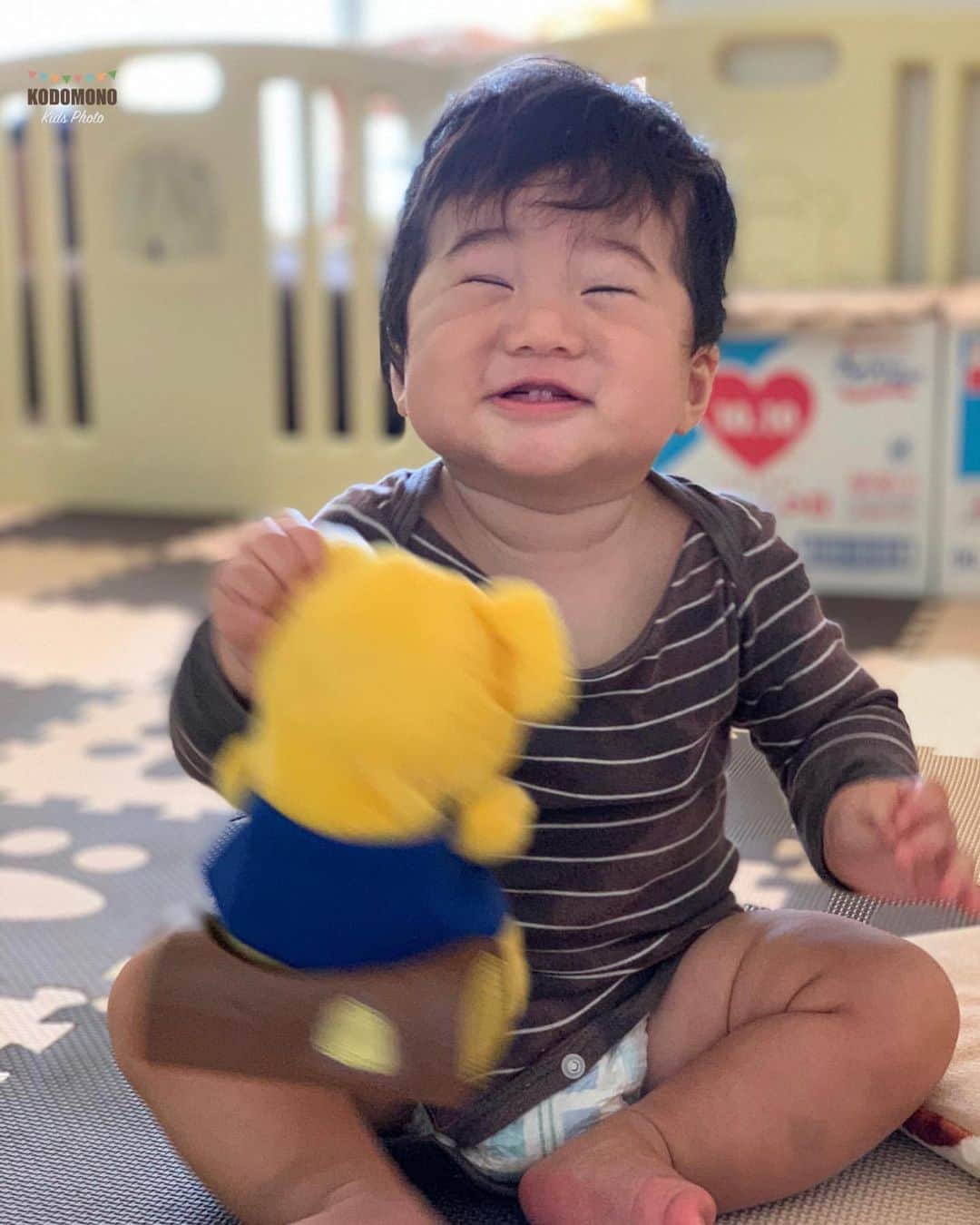 コドモノ 写真部さんのインスタグラム写真 コドモノ 写真部instagram 今回ご紹介するのは Manju Kun1 さんの投稿です このクマさんのことすーごく楽しそうにいじめる 笑 この笑顔は Manju Kun1 さん コドモノ のハッシュタグ付け