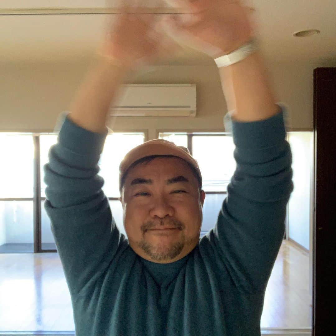 のインスタグラム：「旧居の撤収完了。洗濯機と粗大ゴミが残ってたのです。月曜日に鍵を返したらこの町ともさようなら、か。お世話になりました。あ、さっきまでキャンディーズ「微笑がえし」が脳内リプレイだったのに、いま井上順「お世話になりました」に変わっちゃった。いい曲だよね。」
