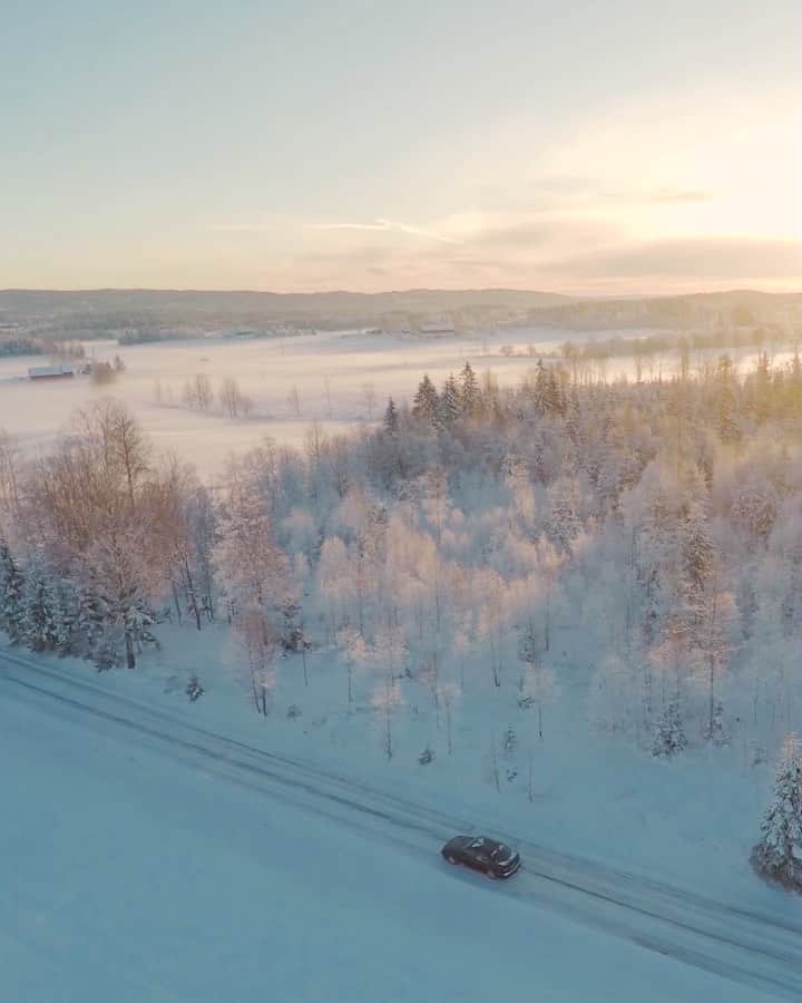 Giann Chanのインスタグラム：「Highlights from my trip to #Rovaniemi . . . #VisitFinland #Ctytravelmap #travelvideo #Roadtrip #dronestagram #Visitlapland」