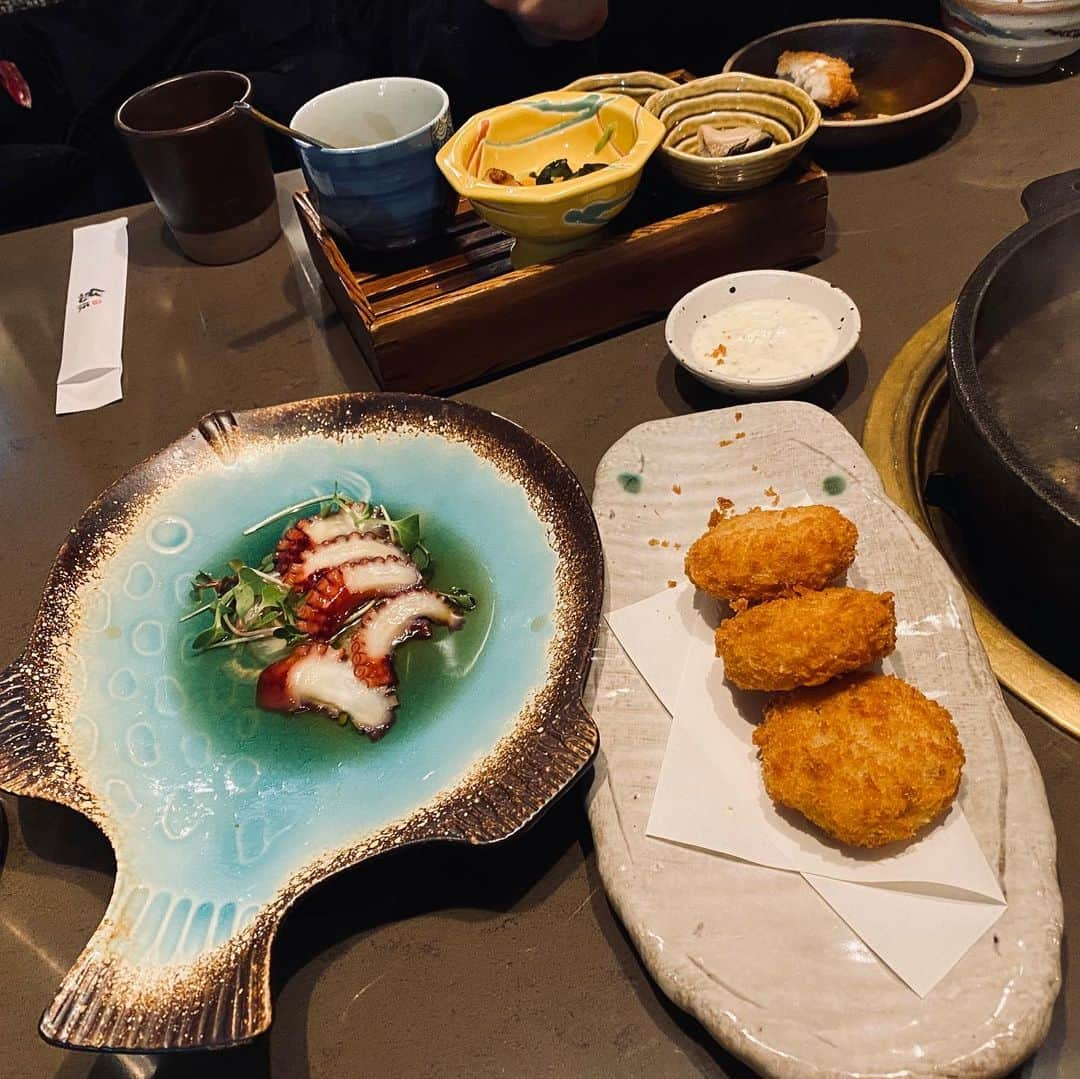 カン・ヘヨンさんのインスタグラム写真 - (カン・ヘヨンInstagram)「하 여기 #스키야키 는 진짜 너모 맛있어서 벌써 몇번째 가는건지..... 오늘의 맛집 소개는😆♥️♥️♥️ #한남동맛집 준호스키야키  한번 먹고 두번 먹고 세번 먹고...... 구워도 먹고 전골로도 먹고 둘이서 몇인분을 먹은건지요😆😆😆😆심지어 서비스로 주신 고로케 마저 JMT  #스키야키맛집 무조건 여기 추천 꽝꽝  앞으루 맛집 태그는 #망두한끼 🍽🖤」12月14日 14時37分 - mangdoo_noona