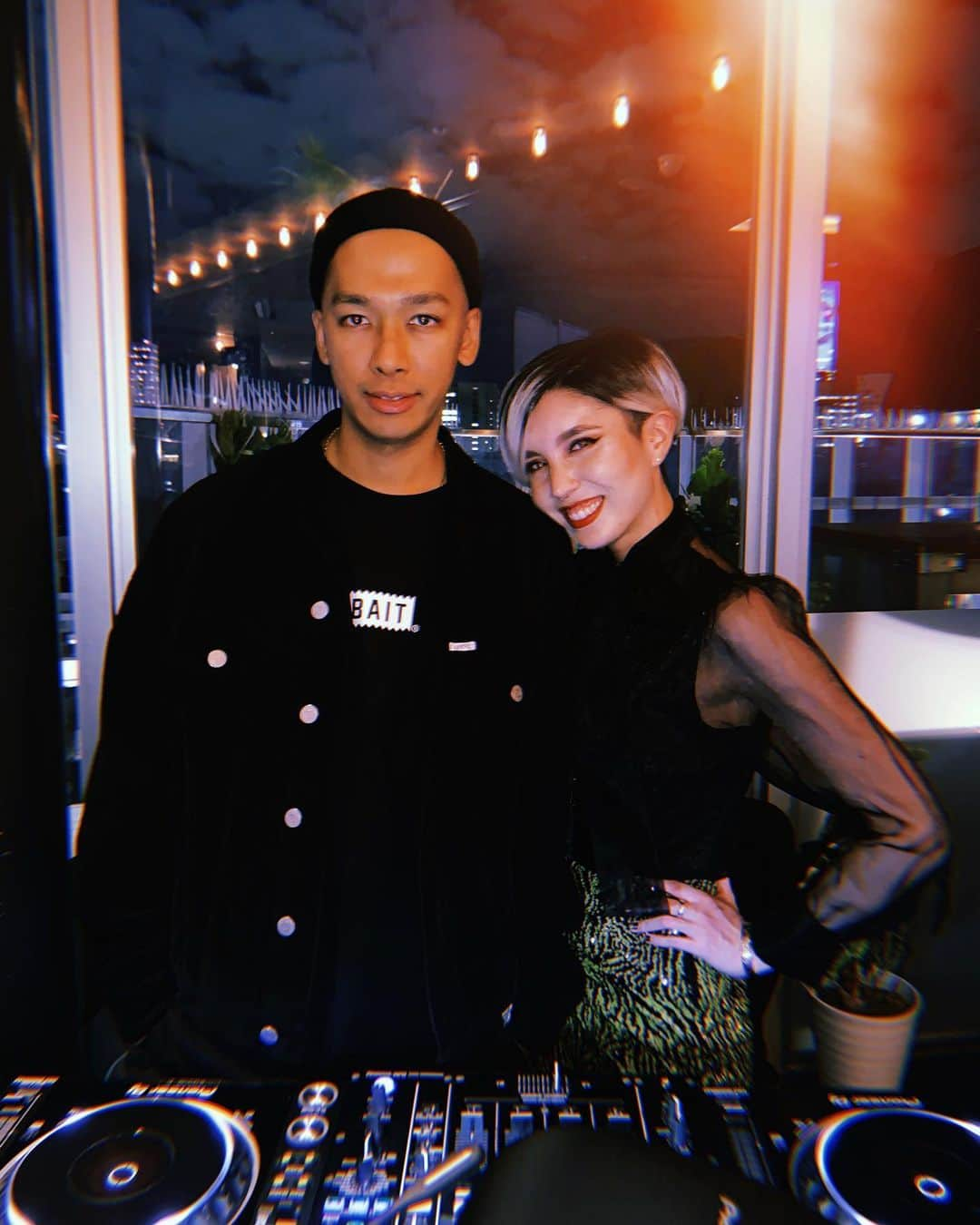 サマンサ麻里子さんのインスタグラム写真 - (サマンサ麻里子Instagram)「先日は @goprojp の year-end party でDJさせていただきました！ @da_book さんと久々に同じ現場で楽しかったです😊 ありがとうございました✨  DJed with DaBook for the end-of-the-year party for @goprojp ! Thank you so much for having us 🙏🏻✨ ⠀ . . . #goprojp #endoftheyear #yearendparty #sankeyspenthouse #receptionparty #gopro #dj #femaledj #loungemusic #dabook #blockfm #holidayspirit #holidayparty #tokyoblogger #samanthamariko #tokyoparty #harajuku」12月14日 14時54分 - samanthamariko