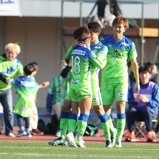 サッカーキングさんのインスタグラム写真 - (サッカーキングInstagram)「. 湘南、J1残留！ （2019.12.14） . 📷Photo by J.LEAGUE/Jリーグ . #湘南ベルマーレ #bellmare #コトシハJガハンパナイ #Jリーグ #JLeague #J撮り #J1 #football #サッカーキング #⚽️ #サッカー」12月14日 15時14分 - soccerkingjp