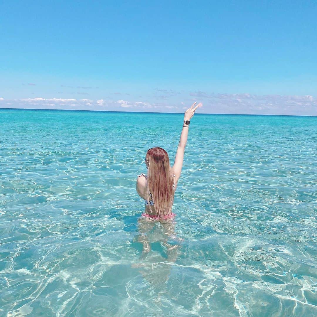 紗蘭さんのインスタグラム写真 - (紗蘭Instagram)「キューバのSanta Maria Beach🇨🇺🏝💞 超透明！！！やばい！！！😳💖 カンクンもキューバも海の透明度やばすぎて泣きそうだった😂💛 カリブ海最高🥰 全力で泳いで髪の毛塩水でオワタ🤣🤘🏻w 帰国してすぐトリートメント行って復活🥶✨ #cuba #santamariabeach #havana」12月14日 15時56分 - saracchidayo