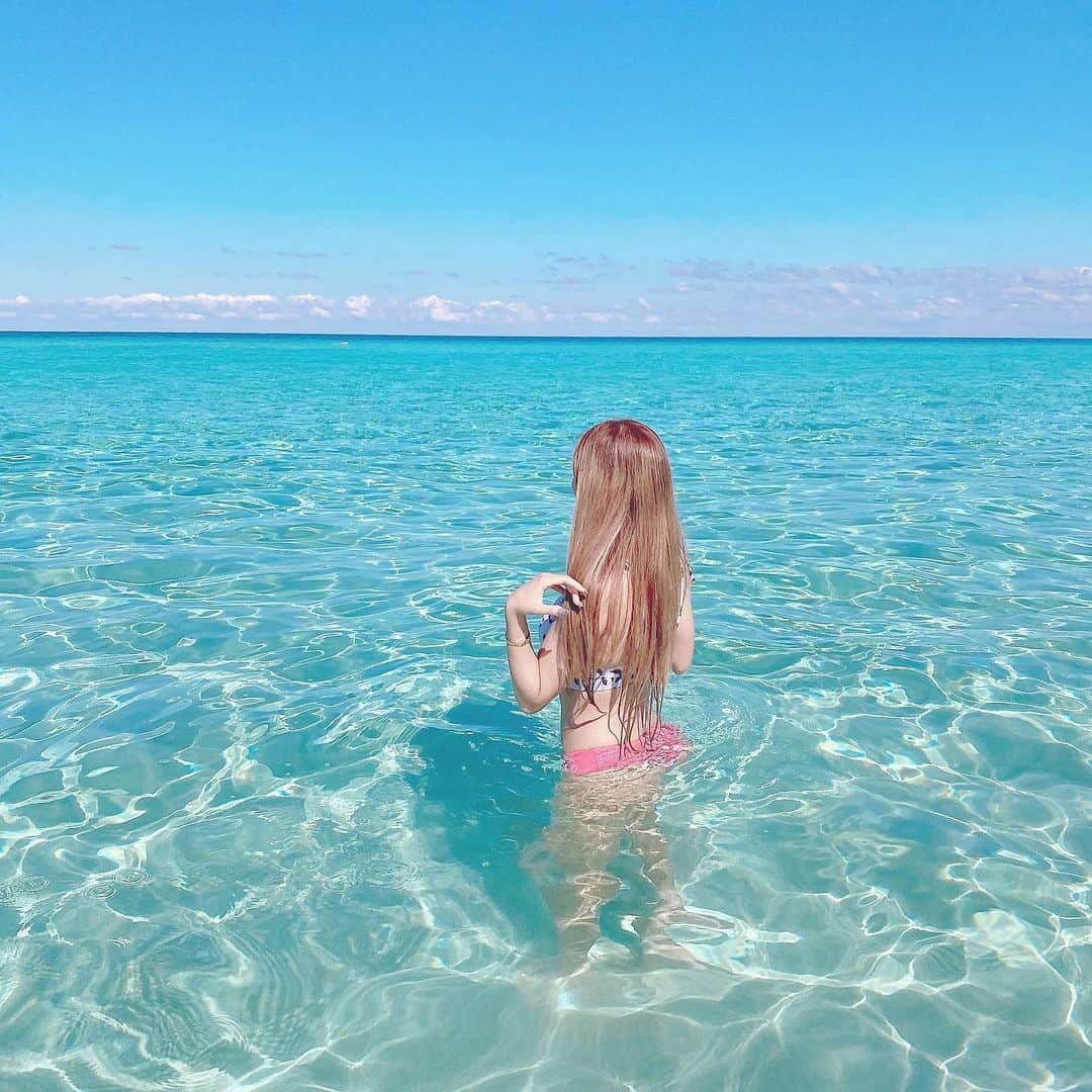 紗蘭さんのインスタグラム写真 - (紗蘭Instagram)「キューバのSanta Maria Beach🇨🇺🏝💞 超透明！！！やばい！！！😳💖 カンクンもキューバも海の透明度やばすぎて泣きそうだった😂💛 カリブ海最高🥰 全力で泳いで髪の毛塩水でオワタ🤣🤘🏻w 帰国してすぐトリートメント行って復活🥶✨ #cuba #santamariabeach #havana」12月14日 15時56分 - saracchidayo