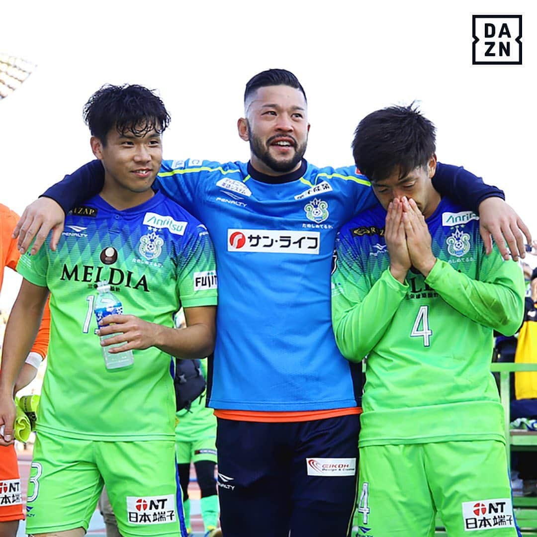 DAZN JAPANさんのインスタグラム写真 - (DAZN JAPANInstagram)「. ／ #湘南ベルマーレ J1残留決定🎉 ＼ . シーズンを通じて訪れた数々の苦難。 緑と青の勇者たちはそれらを乗り越え、#湘南一丸 となってJ1の椅子を守り抜いた。 . 🏆2019 J1参入プレーオフ決定戦 🆚湘南×徳島 📺#DAZN . #DAZNフットボール #jleague #Jリーグ #J1参入プレーオフ #bellmare #たのしめてるか #湘南 #ベルマーレ #湘南ベルマーレ #acceleration #加速」12月14日 16時01分 - dazn_jpn