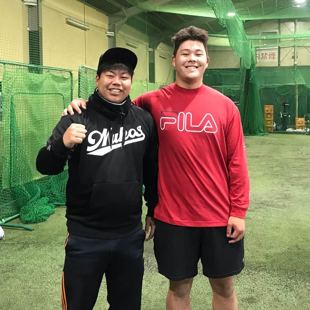 野球YouTuber向さんのインスタグラム写真 (野球YouTuber向Instagram)「・ たまたま室内撮影中に通りかかった