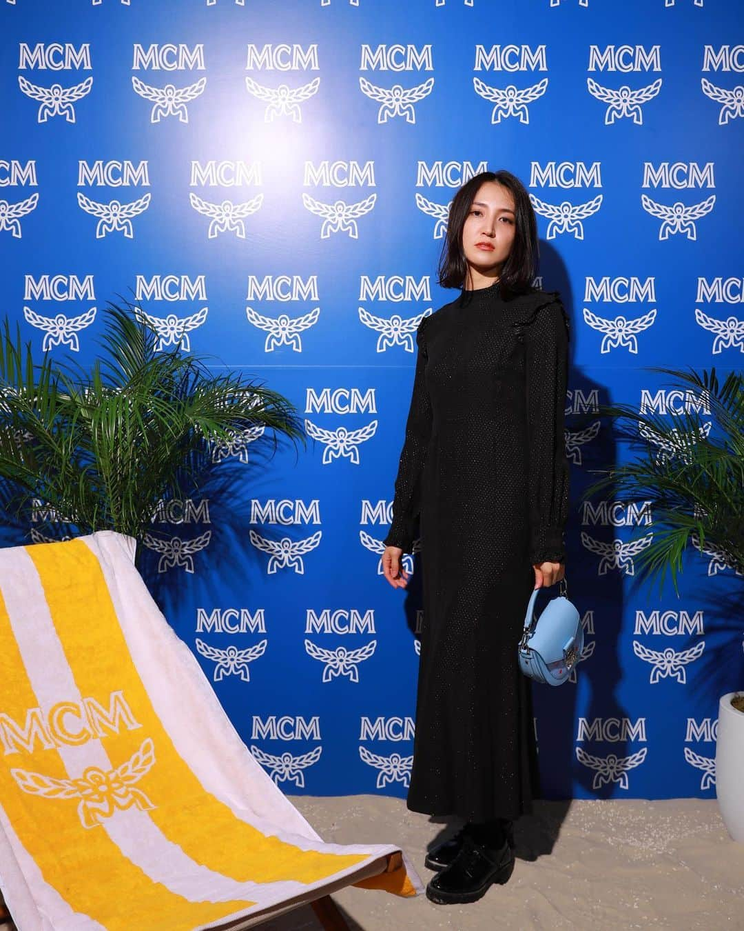 押田瑞穂さんのインスタグラム写真 - (押田瑞穂Instagram)「🏝MCM SUMMER CHRISTMAS PARTY🎄 昨夜はMCMのパーティーにご招待頂きおじゃましてきました✨ 青と赤のリゾートビーチのような空間が夢の中みたいで。。フワフワと楽しんで参りました。 水色のmini bagもかわいい💕 ・ ・ ご一緒させていただいた女子プロ野球の里綾実さん⚾️ 太陽のような明るい笑顔がステキすぎます。かっこかわいい😍3大会連続でワールドカップMVPを獲られていて来年のワールドカップ出場も目指されているそう。これは応援せねばっ！！ #mcmjapan#mcmginzahaus1#mcm summercrazy#里綾実選手」12月14日 16時02分 - mizuho_oshida