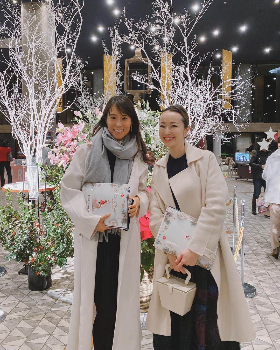 翁安芸さんのインスタグラム写真 - (翁安芸Instagram)「The Nutcracker #THETOKYOBALLET 🎄💫 昨日は由美子姉と東京バレエ団の新生くるみ割り人形を観劇してきました✨ 夢のようなひととき...ロシアの工房で作られた衣装や装置もとても華やかで素敵な世界観でした🌟 そしてバレエダンサーの皆さんの素晴らしい踊りと表現力に終始うっとり☺️💓 #くるみ割り人形 #thenutcracker #東京バレエ団」12月14日 16時03分 - akinyc