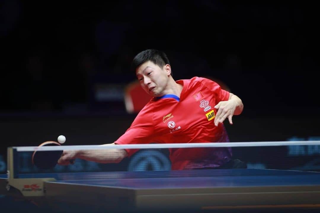 のインスタグラム：「He breathes fire 🔥and eats rockets 🚀for lunch! Check out this fiery exchange between Ma Long and Xu Xin that wins #StigaPointOfTheDay 3️⃣at the 2019 #ITTFGrandfinals」