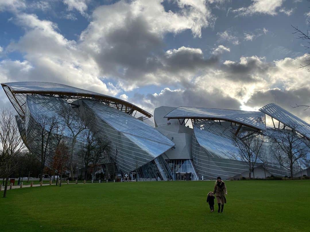 キャメロン・リチャードソンのインスタグラム：「@fondationlv」