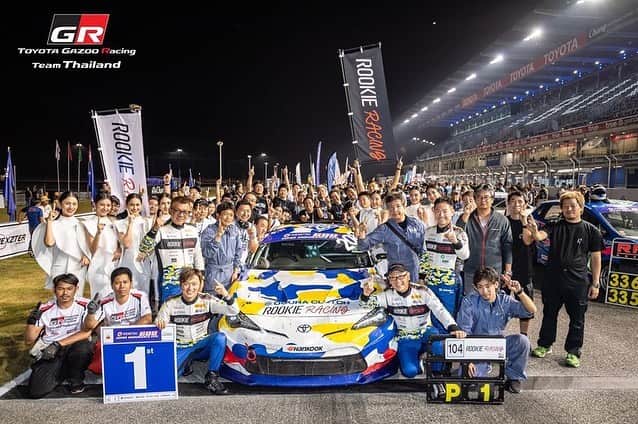 Toyota team thailandさんのインスタグラム写真 - (Toyota team thailandInstagram)「ขอแสดงความยินดีกับ Champion 🏆 Rookie Racing Team โดย Mr.Akio Toyoda และ Mr.Daisuke Toyoda กับรถ TOYOTA 86 หมายเลข #208 ในการแข่งขัน 10 ชม. เต็ม จบการแข่งขันด้วย 288 รอบสนาม หรือกว่า 1,300 กม.  โดยได้ขับเคี่ยวกันอย่างเต็มที่กับ TOYOTA Gazoo Racing Team Thailand ตามมาที่อันดับ 2 และอันดับ 4 ในรุ่น D2 กับรถ TOYOTA C-HR หมายเลข #219 ที่ 280 รอบ และหมายเลข #220 ที่ 273 รอบ ขอขอบคุณทุกกำลังใจ และขอขอบคุณทีมงานทุกคนที่ร่วมมือร่วมใจ ร่วมกันผ่านพ้นอุปสรรค์ต่างๆ ไปอย่างเต็มที่ และทำผลงานเป็นที่น่าพอใจส่งท้ายฤดูกาล  และขอขอบคุณ 3 มงกุฎ เรซซิ่ง โปรเจ็ค สำหรับการจัดการแข่งขันที่ยิ่งใหญ่เพื่อร่วมกันพัฒนาวงการมอเตอร์สปอร์ตไทยต่อไป #อยากเห็นคนไทยหัวใจมอเตอร์สปอร์ต #TeamWork #TOYOTAteamThailand #CheerThai #ThaiPride #ไม่เชียร์ไทยแล้วจะเชียร์ใคร #แข่งรถ #นักแข่ง #ทีมคนไทย #Car #RaceCar #LexusRCF #TOYOTA86 #SuperCar #CHR」12月15日 1時43分 - toyotagazooracingteamthailand