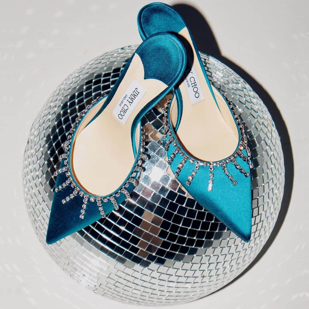 Jimmy Chooさんのインスタグラム写真 - (Jimmy ChooInstagram)「Kingfisher blue satin embellished with cascading strands of crystals make the TATIE slip on mules the ultimate statement shoe, available exclusively @modaoperandi  #JimmyChoo」12月15日 2時00分 - jimmychoo