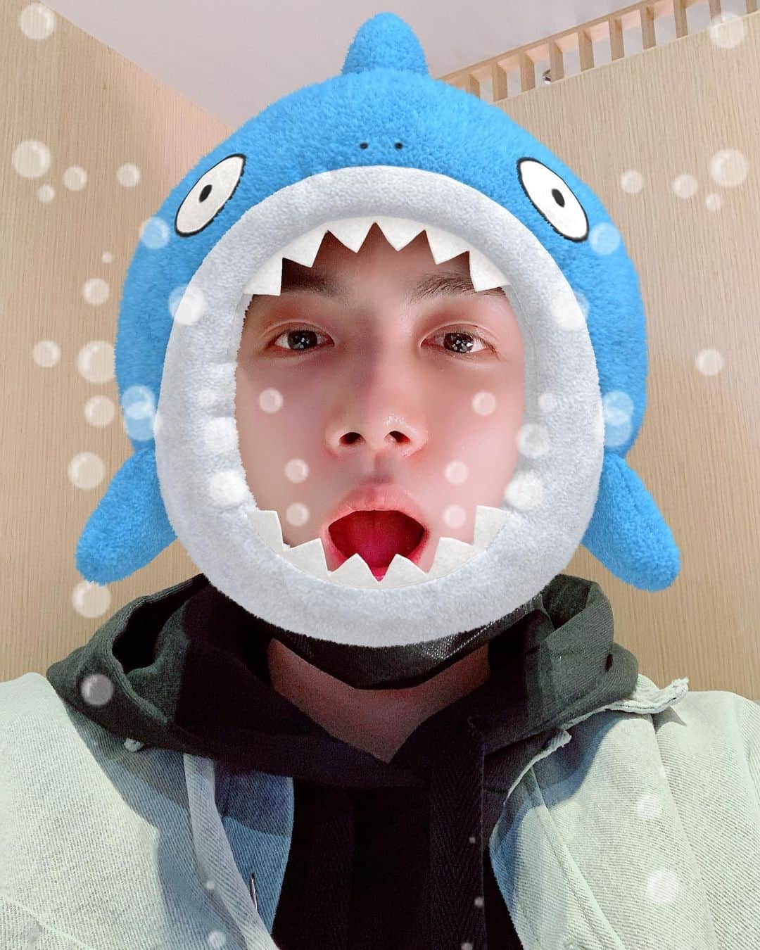 JR のインスタグラム：「금붕 갈게!! 히힛  금붕 올게!! 히힛」