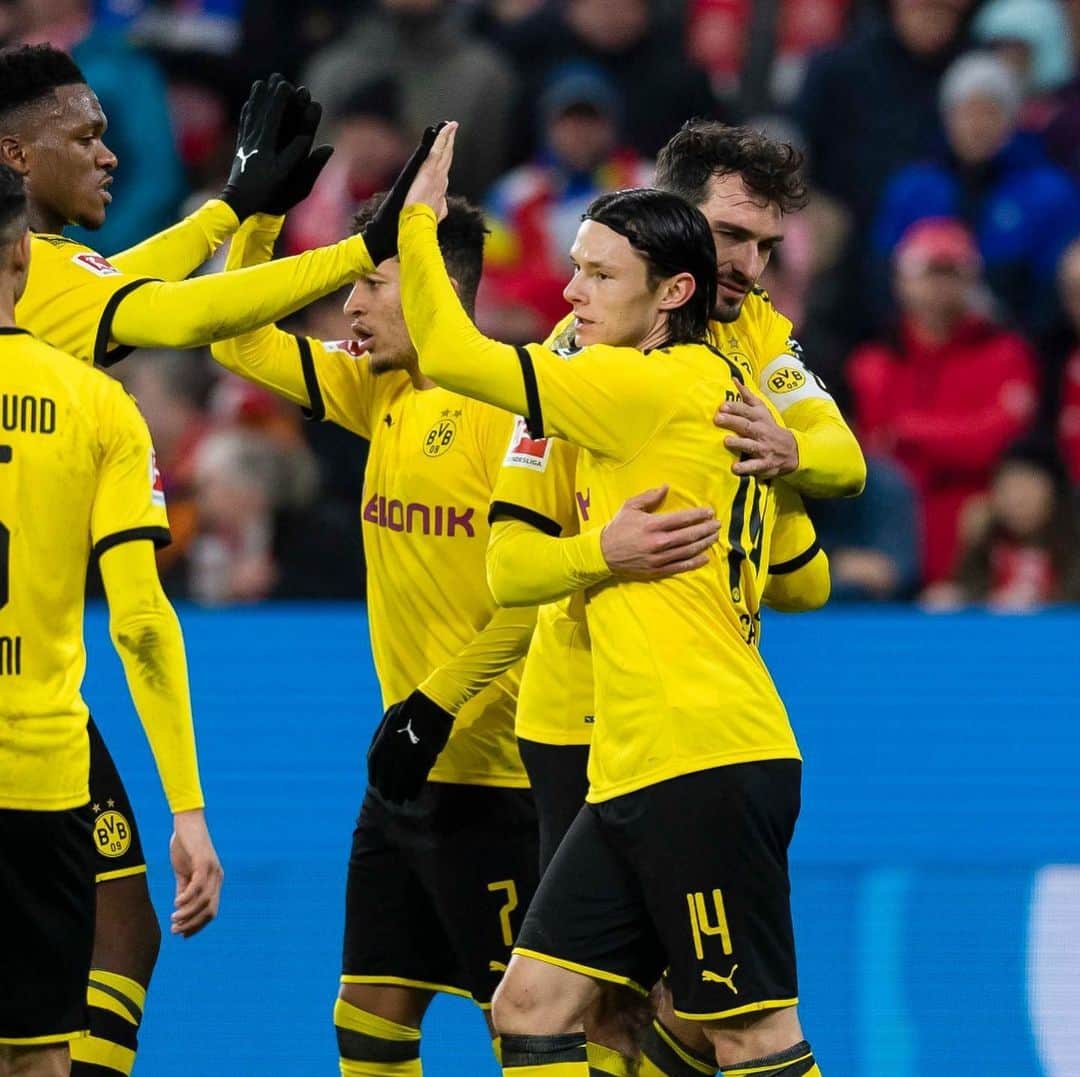 ニコ・シュルツのインスタグラム：「Happy for the win , and my first goal for @bvb09 🙏🏼」