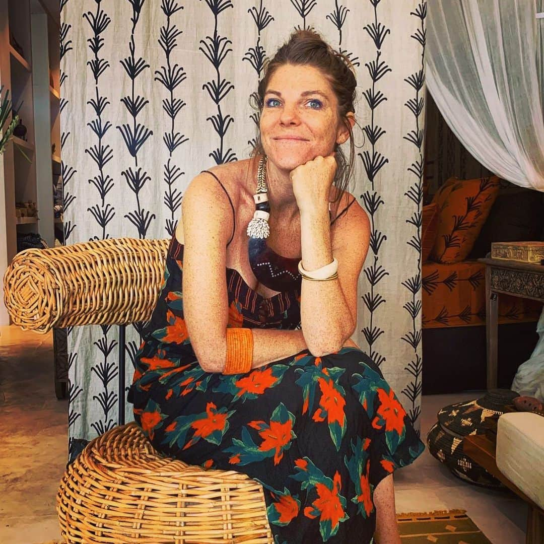 ベックスロックスさんのインスタグラム写真 - (ベックスロックスInstagram)「Captured in a blissfully happy moment making creative choices by @alltln 😘 a week of sourcing and developing artisanal interiors. #indostyle #watchthisspace #roxonajourney . . . . #travelwithpurpose #privatelabel #interiordesign #designerlife #indonesia #jewelry #jewelrydesigner #2020goals」12月14日 17時55分 - rcollectivestudio