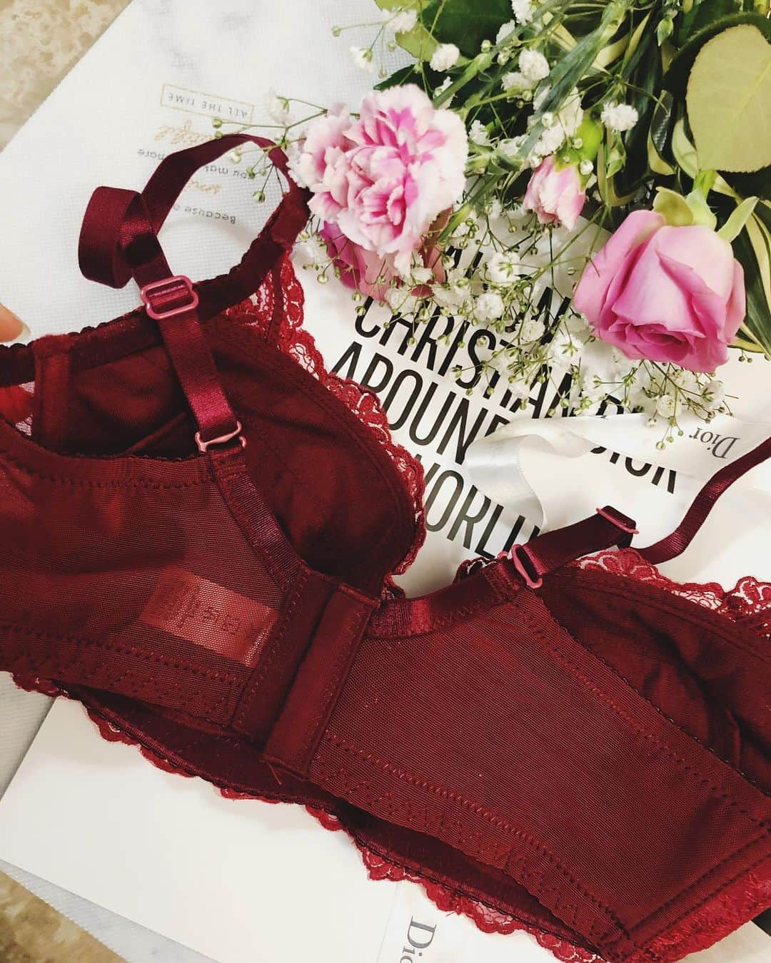 佐野友妃子さんのインスタグラム写真 - (佐野友妃子Instagram)「Xmas colorの可愛いlingerie🎅💕 @tu_hacci の補正ブラはムダ肉を整えてくれてスッキリ盛れるからすごくお気に入り♡ .  #tu_hacci#ツーハッチ#ルームウェア#オトナ女子#レースブラ#可愛い補正下着」12月14日 18時04分 - yukikosano1111