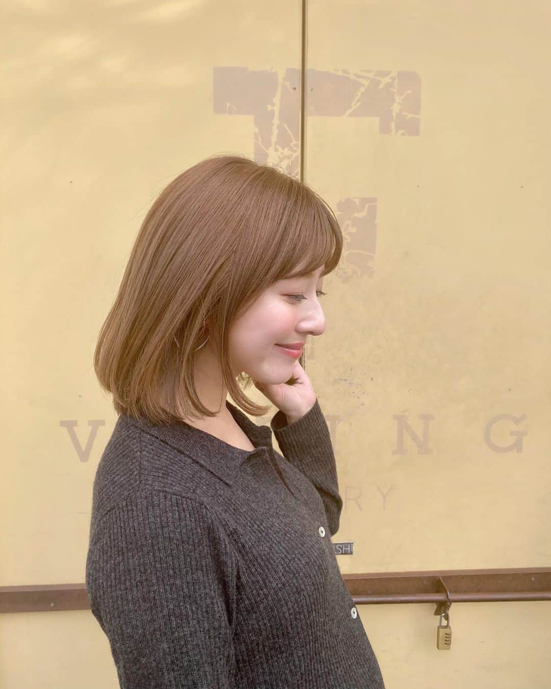 水野佐彩さんのインスタグラム写真 - (水野佐彩Instagram)「・ 家での私のあだ名はポンポコです🐷笑 このZARAのワンピース 授乳中も使えそう❣️って思って買ったの😊 チクチクしないし大正解🙆🏻‍♀️ いいお天気だったから 自然光で新しい髪色もパシャリ📸 ベージュカラーが本当に美しい❣️ 稲用さんいつもありがとう💇🏻‍♂️ どうやらかなりの栄養が 赤ちゃんにいってるみたいで 乾燥しまくりな私の髪の毛。 出産前にも もう一度行きたいなあ いや もう2回くらい行きたい🥺笑 #coordinate  one-piece#zara @zara  shoes#valentino @maisonvalentino  bag#louisvuitton @louisvuitton  pierce#tiffany @tiffanyandco  #sサイズコーデ  #153cmコーデ #おちびコーデ #おちびの輪 #妊婦コーデ #マタニティコーデ #妊娠9ヶ月 #マタニティライフ #ぷんにーらいふ  makeup💄 #mac #cloudedstars  #clarins #クラランス #コンフォートリップオイル #lightstone」12月14日 18時15分 - saaya_mizuno