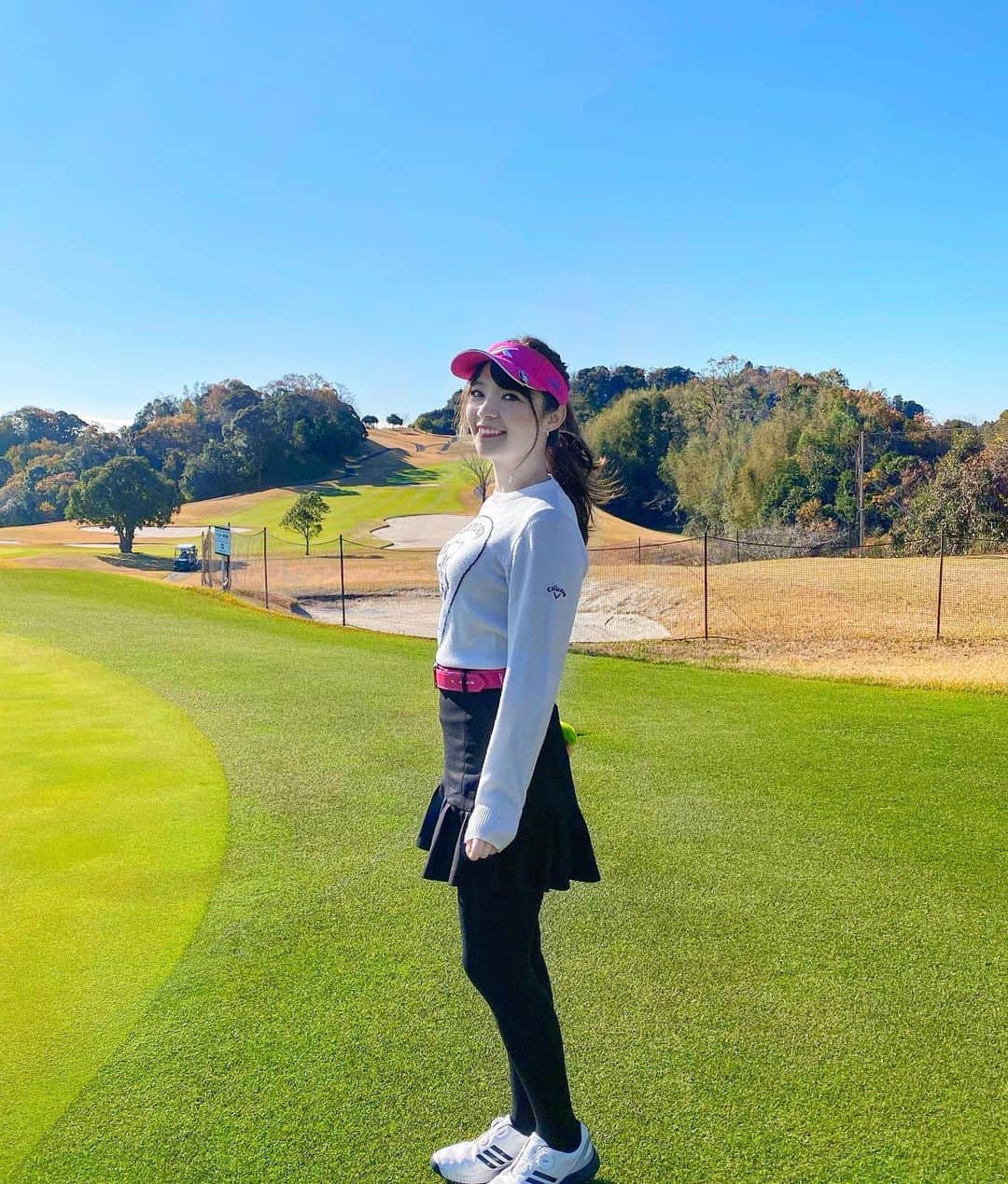 岩根沙恵子?さえみるさんのインスタグラム写真 - (岩根沙恵子?さえみるInstagram)「⛳️ 報告ーーーー！ . 秋頃からゴルフ熱が上がってきていた私ですが、そんな時に声をかけてもらって応募してみたら、なんと通りました✴︎💗 . この度キャスコゴルフの【キャスコ女子ゴルフ部】になりました🥺👏⛳️ 先日キャスコ主催のコンペでお披露目♪ これからいろいろな活動をしていく予定です！ 大人気ドルフィンウェッジの良さを伝えたり、かわいいゴルフボールの紹介をしたり・・・お楽しみに😉♥︎ . 今年も終わってしまうから、駆け込みゴルフしていて、なかなかゴルフ納めが出来ない今日この頃です🥺✌︎ . 調子が良いと雨が降るし、調子が悪くても雨が降るし、極寒だし、なかなかベストスコアが更新できてないから、とにかく悔しい・・・練習あるのみ⛳️😪 . これからも応援宜しくお願いいたします🤲 . @kasco_joshi_golf @kascogolf #キャスコ女子ゴルフ部 #キャスコ女子 #ゴルフ女子 #ゴルフ男子 #ゴルフ好き #ゴルフラウンド #キャスコ #キャスコ60周年 おめでとうございます❤️ #ゴルフコーデ #ゴルフウェアコーデ #ゴルフウェアー #golfgirls #golfwear #太平洋クラブ #太平洋クラブ市原コース #ゴルフ上手になりたい #ゴルフうまくなりたい」12月14日 18時25分 - saemiltiii