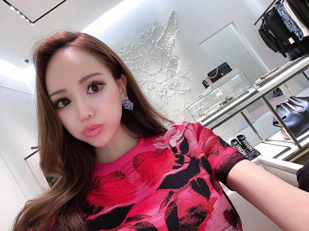 のインスタグラム：「. ギラギラジュエリー💎 宝石は魔力💎💎 .  #alexandermcqueen #アレキサンダーマックイーン #マックイーン #2019aw #2019awcollection #2020ss #2020sscollection #2020ss서울패션위크  #maisondebeaute #メゾンドボーテ #歌舞伎町 #キャバクラ #キャバ嬢 #gentlemanzclub #ジェントルマンズクラブ #ジェントル #桜ゆみ #新宿 #銀座 #西麻布 #松本 #六本木 #東京 #大阪 わわ#北新地 #ミナミ #すすきの #中洲 #名古屋 #祇園」
