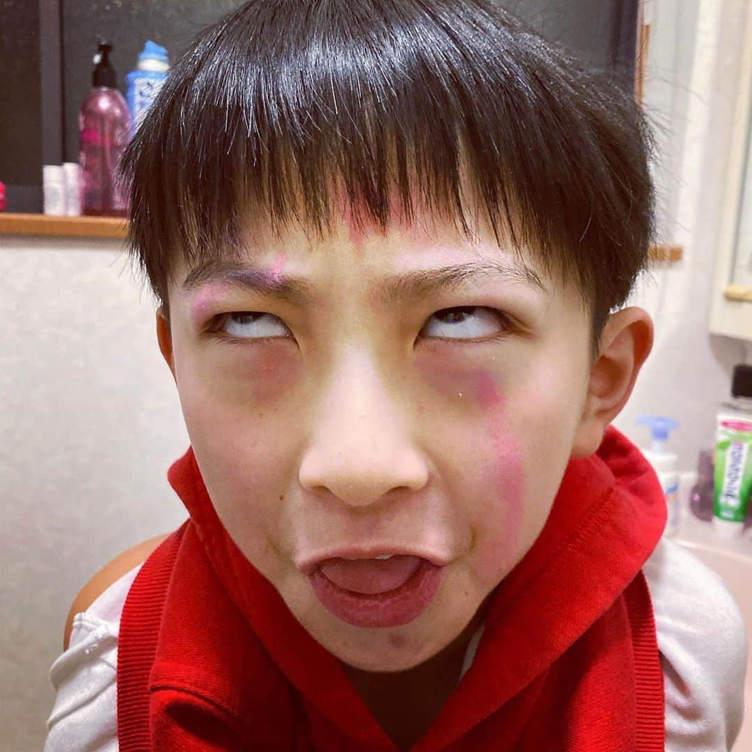 太陽チャンネルのインスタグラム：「今日も安定の太陽家でしたわん🐶 視聴者サンタさんからプレゼントたくさん🎅🏻🎁 いつも本当にありがとう～！！！♡♡♡」