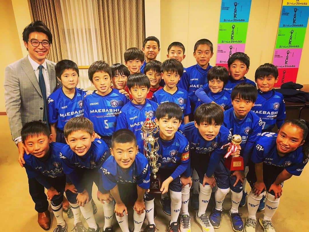 小松正英さんのインスタグラム写真 - (小松正英Instagram)「JFA全日本U-12サッカー選手権大会  12年ぶり2度目の優勝を果たした前橋ジュニアにゲスト出演してもらいました！  選手たち緊張しながらも頑張って喜びを話してくれました👏🏿笑  その全国大会を懸けた決勝戦 前橋ジュニア VS PALAISTRA U-12 と 3位決定戦 ジェダリスタ高崎 VS 沼田SC の試合は この後19時から群馬テレビでダイジェストを放送します！  決勝、3決共に実況しました！ 是非ご覧下さい❗️ . . #JFA全日本U12サッカー選手権大会 #全日 #群馬県大会 #前橋ジュニア #PALAISTRAU12 #ジェダリスタ高崎 #沼田SC」12月14日 18時57分 - masa_fb.ank