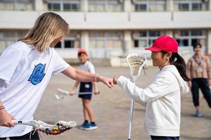 山田幸代さんのインスタグラム写真 - (山田幸代Instagram)「She is one of the best coach for kids! Thank you Sarah🙌🏻 #eccジュニア #ecc #lacrosse #worldcrosse #crosscrosse #wpll @crosscrosse_official @worldcrosse  Posted @withrepost • @_sarahbrown24 Since I forgot to edit out the name on one of the kids name tags, to keep her identity safe, I had to delete this post. SO, since it has been one month to my trip to Japan I’m reposting the most rewarding part of my trip. It was an amazing experience teaching these kids the game of lacrosse even though all they wanted to know was if I had a boyfriend 🤷🏼‍♀️ still so grateful I got to grow the sport I love in this beautiful country! 🇯🇵」12月14日 18時58分 - lacrosseplayer_sachiyoyamada