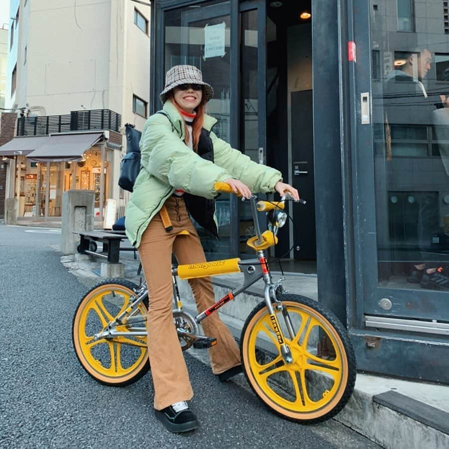 瀬戸あゆみさんのインスタグラム写真 - (瀬戸あゆみInstagram)「やっと乗れた💛🚲👩🏻‍🦰 BMXはE.T.モデルのKUWAHARAと2台目！ #mongoose #bmx  #strangerthings #max #ayumi_outfit」12月14日 19時26分 - setoayumi