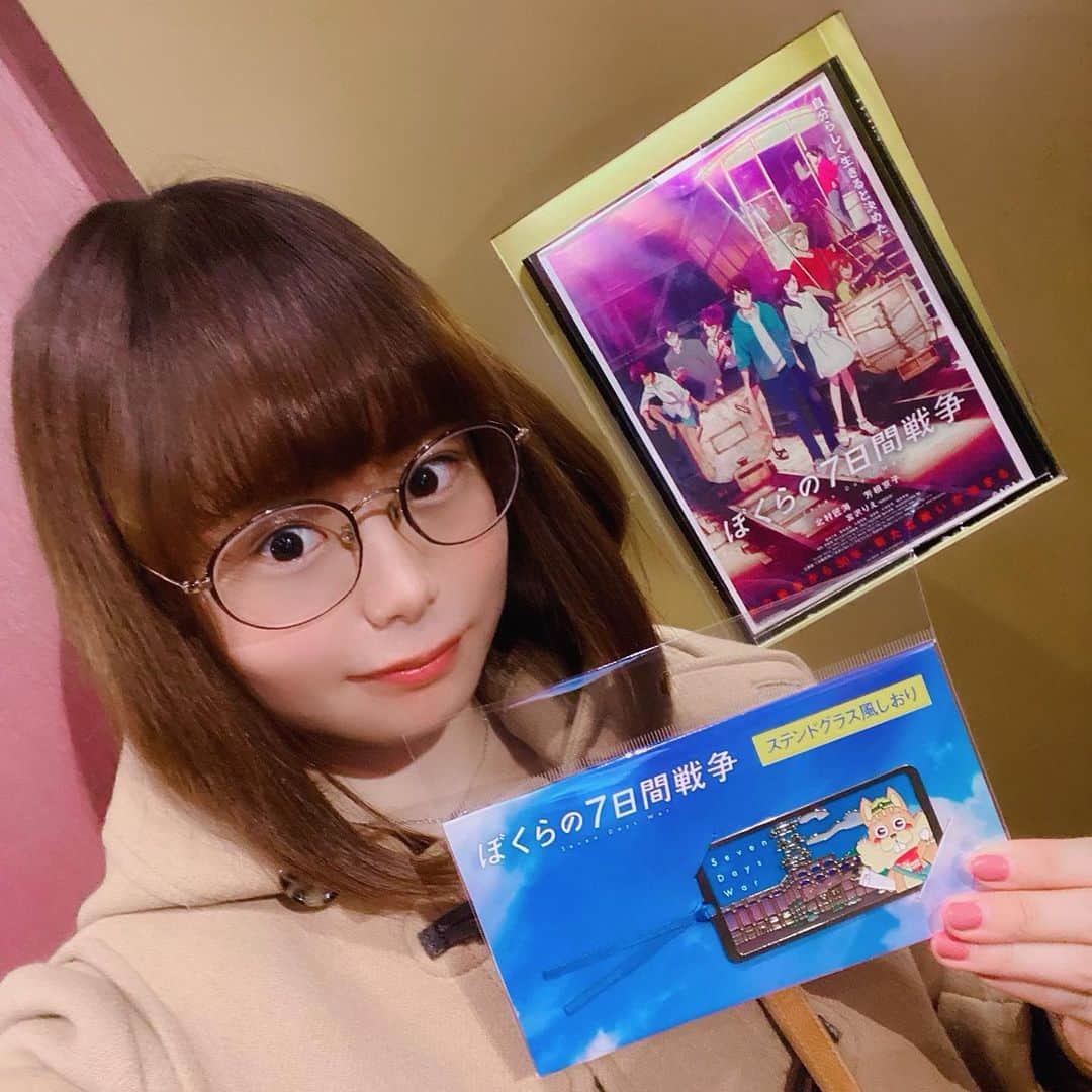 のインスタグラム：「昨日から公開になりました🎥映画「ぼくらの7日間戦争」に瑞樹役で出演させて頂きました！ 写真はさっそく映画館に観に行った時のと、打ち上げの時のスペシャルケーキ🍰(しかも2！！)おいしかったよ〜☺️ 30年経ちアニメとして復活した作品に自分も関わることができて、出会えることができて幸せでした。ぜひ、みなさんも青春を感じに劇場へ✨ . #映画#ぼくらの7日間戦争#公開おめでとうございます#尾美」