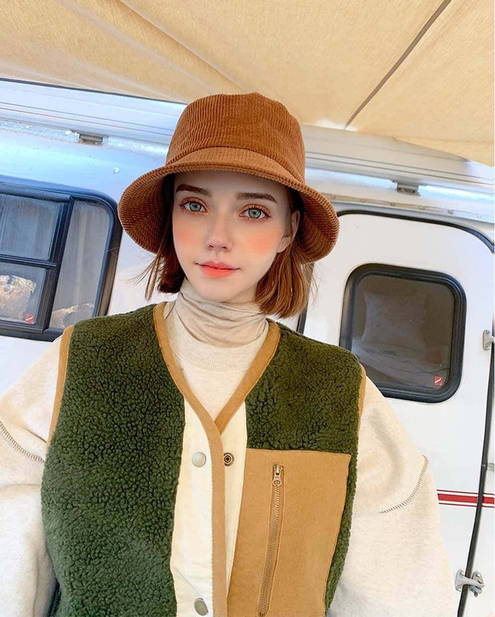 Chuuのインスタグラム：「주말 따듯하게 보내세요💕💕#chuuseoul」