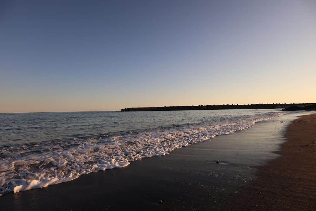 のインスタグラム：「海綺麗だったなー🐳 また行きたい。 #四国  #高知県  #夕焼け #eosm6mark2」