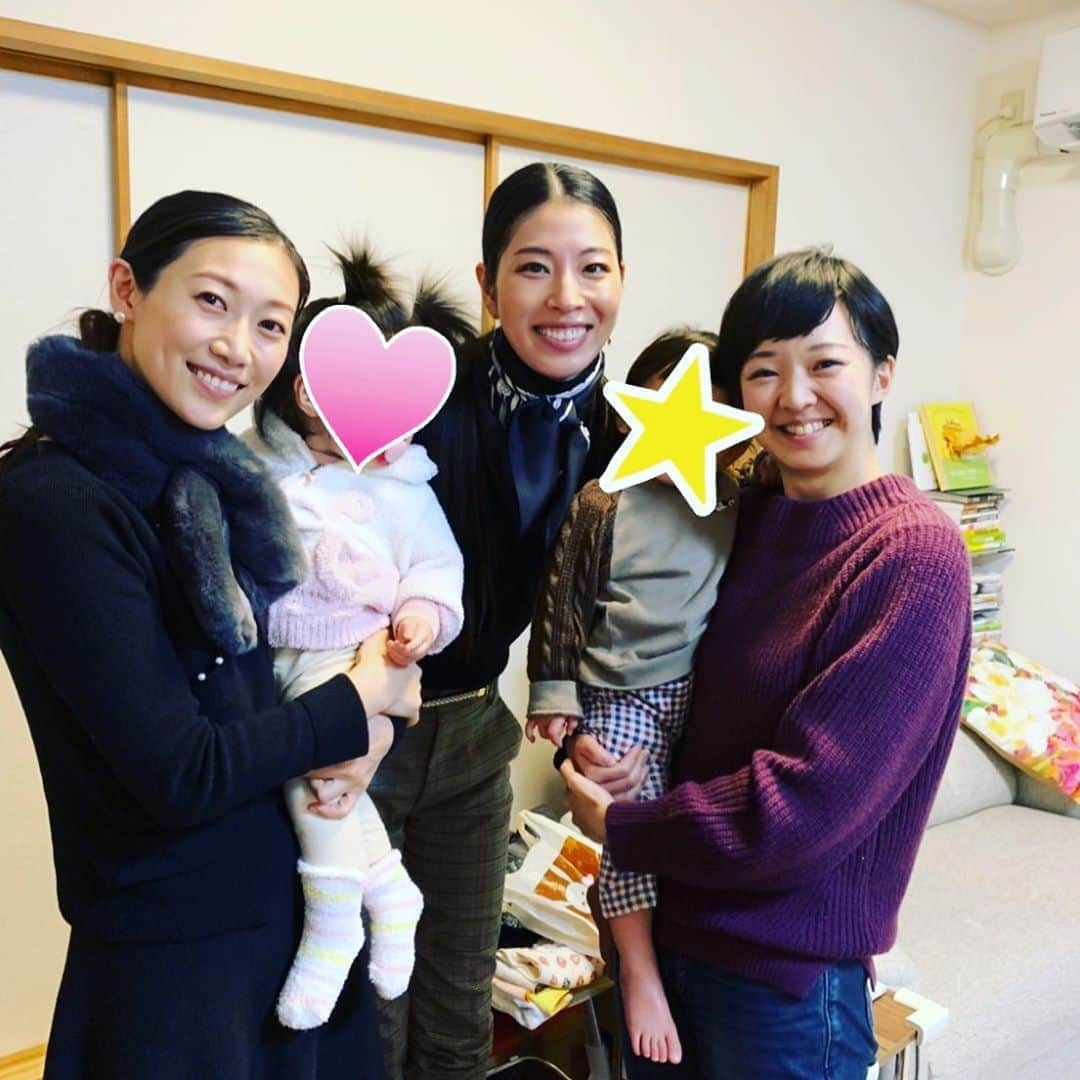 百千糸のインスタグラム：「昨日同期のようこちゃんとともこと娘ちゃんが遊びに来てくれました^_^ ともこの娘ちゃんと我が息子は同級生なんです。 沢山喋って楽しい時間でしたー❤️」